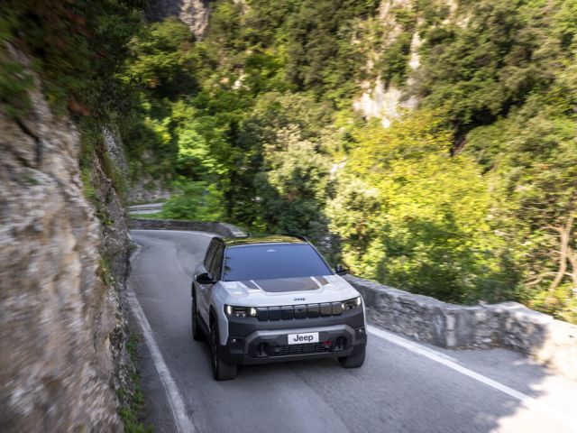 Der Jeep Compass 4xe Elektro krönt die Baureihe - Bild 1
