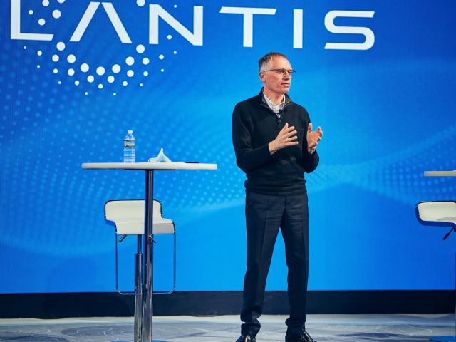 Carlos Tavares: Nicht die Industrie wollte Elektroautos - Bild 1