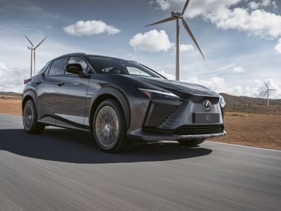 Der Lexus RZ 450e kann bereits vorreserviert werden