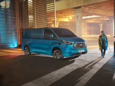 Ford setzt auch den Transit Custom voll unter Strom