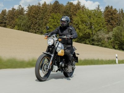 Fahrbericht Royal Enfield Scram 411: Himalayan für Heimatverbundene
