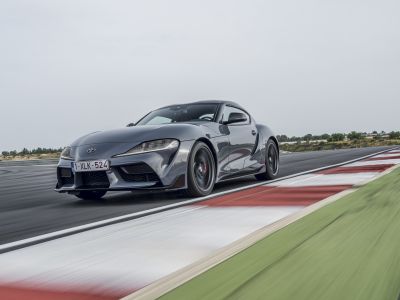 Der Toyota GR Supra kann mit Handschaltung bestellt werden
