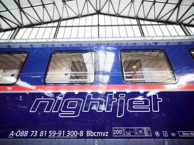 ÖBB baut 22 Sitz- zu Liegewagen um - Bild 1