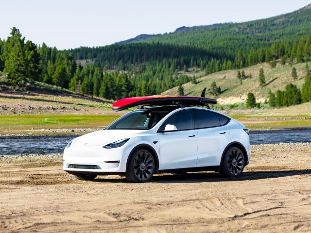 Tesla Model Y mit Hinterradantrieb 3000 Euro günstiger - Bild 1