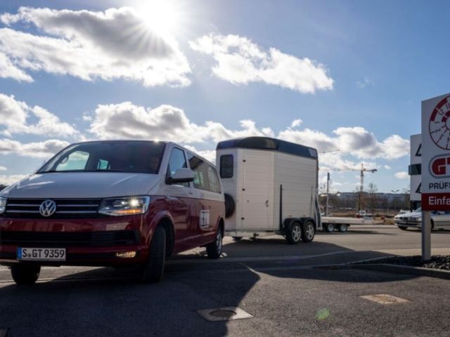 Anhänger fahren: Mit Gelassenheit zum Ziel - Bild 1