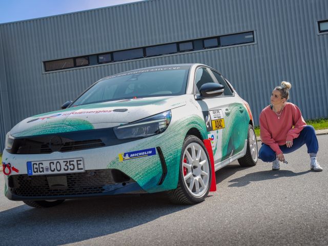 Opel Corsa Rally Electric wird Kunstwerk mit Botschaft - Bild 1