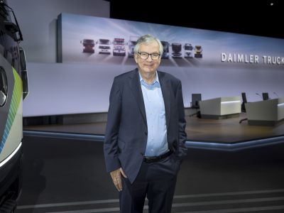 Daimler Truck zweigleisig unterwegs