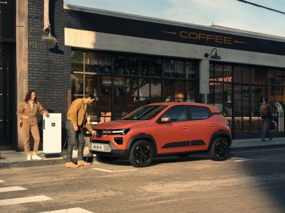 Dacia spendiert den Strom für etwa 25.000 Kilometer