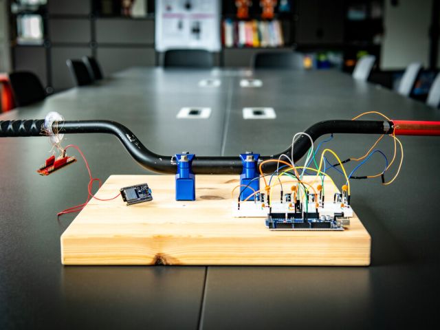 Kann man mit dem Motorradgriff nicht noch mehr steuern? - Bild 1