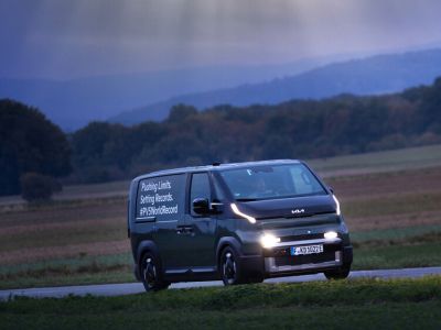 Kia PV 5 fährt ins Guinness Buch der Rekorde