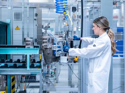 Wasserstoff-BMW soll souveräne Fahrdynamik bringen
