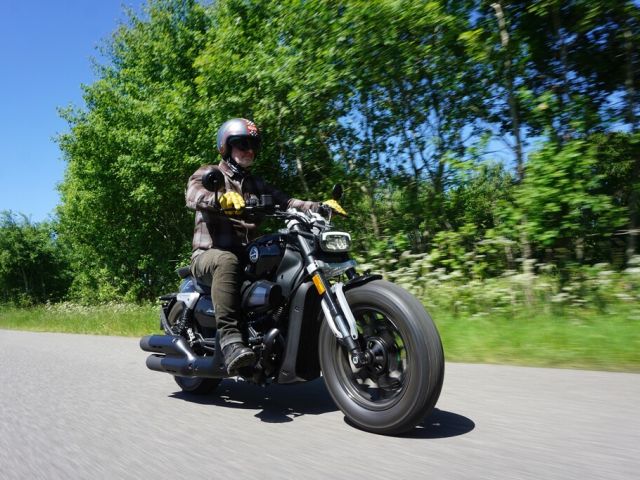 Praxistest Benelli Leoncino Bobber 400: Der Exot in der Familie - Bild 1