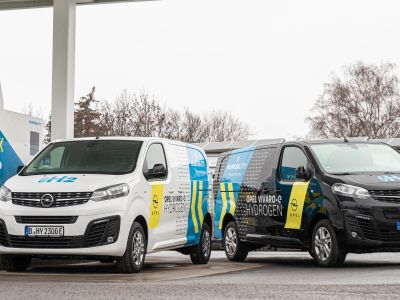 Zwei Opel Vivaro-e Hydrogen als Servicefahrzeuge im Einsatz
