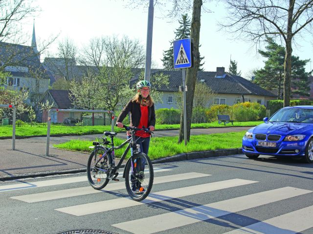 Ratgeber: Auch Fußgänger haben am Zebrastreifen Pflichten - Bild 1