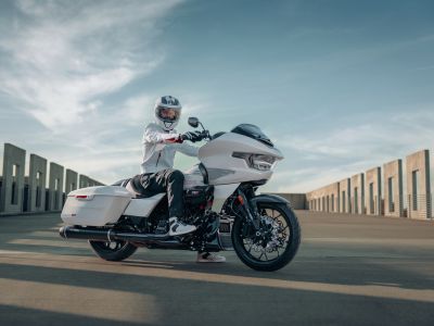 Diese Road Glide zieht’s auch auf die Rennstrecke