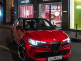 Alfa Romeo Junior zeigt sich erstmals öffentlich – in Mailand - Bild 4