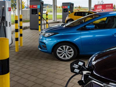 Globaler Trend zur E-Mobilität hält trotz deutscher Flaute an