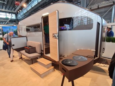 Caravan Salon 2024: Coole Wohnwagen-Studien von Bürstner und LMC
