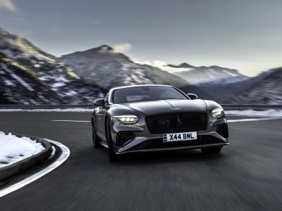 Mit Sportwagen klimafreundlich dorch die Schweizer Alpen