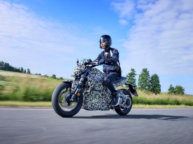 Honda testet sein erstes Elektromotorrad - Bild 1