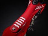 Mit Zubehör wird die Ducati Desmo 450 MX zur Replika - Bild 4