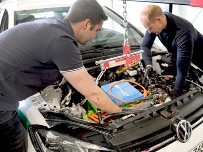 Fernsehdoku: „Mein Verbrenner wird elektrisch“