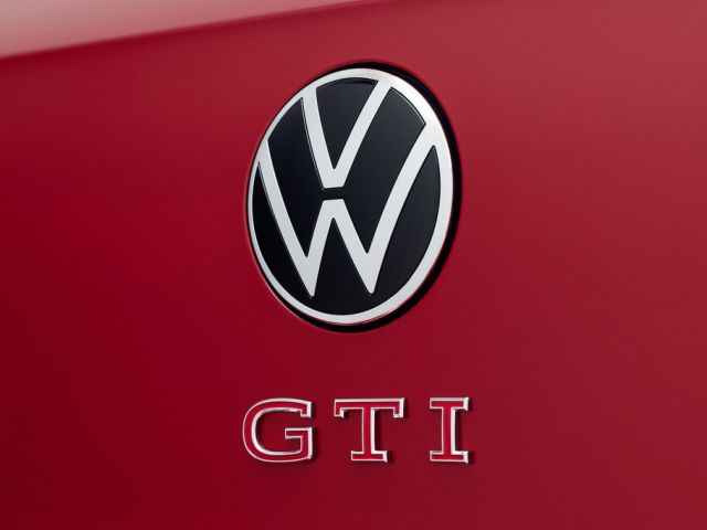 Im Rückspiegel 50 Jahre VW Golf GTI: Drei Buchstaben, ein Kult - Bild 1