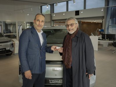 Erster Geely offiziell an einen Kunden übergeben