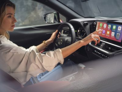 Lexus wertet den UX 250h auf