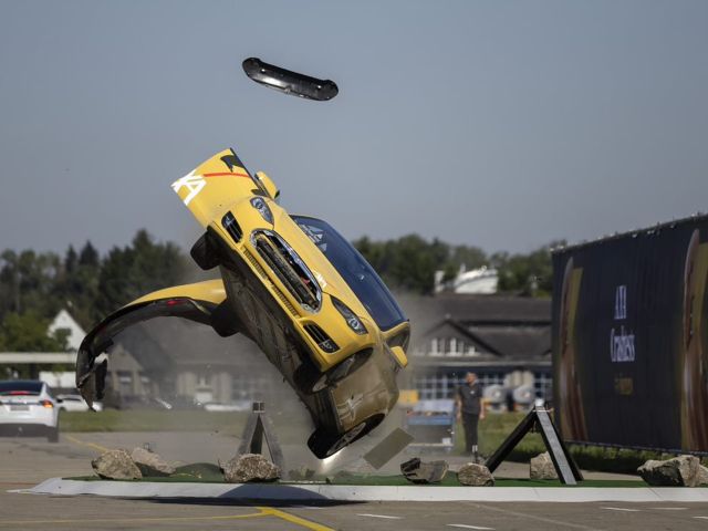 Die Physik fährt immer mit: Elektroautos mit Risiken  - Bild 1