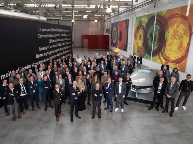 Lancia beginnt mit Aufbau des Händlernetzes - Bild 1