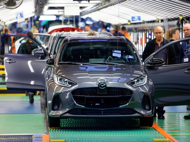 Produktion des überarbeiteten Mazda 2 Hybrid läuft an - Bild 1