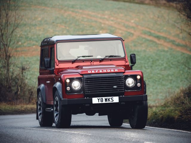 Land Rover haucht alten Defender mit einem V8 neues Leben ein - Bild 1