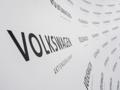 Konzerngewinn von Volkswagen schrumpft um über die Hälfte