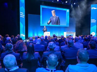 ZDK mahnt Tempo bei E-Auto-Förderung an 