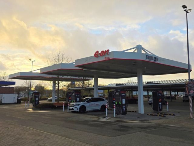 Eon richtet 34 neue Ladepunkte ein - Bild 1