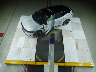 BMW und Zeekr meistern neue Crashtestanforderungen