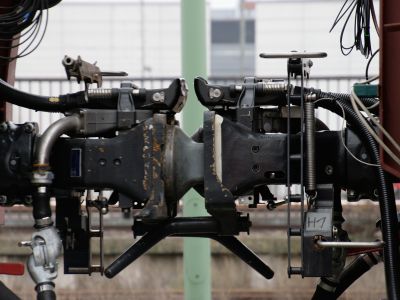 Die Bahn kuppelt digital: Ein 70 Jahre alter Missstand wird beseitigt