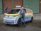 Fahrbericht VW ID Buzz: Noch leicht getarnt will er die Vielfalt feiern - Bild 14