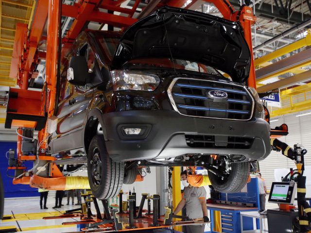 Ford liefert die ersten E-Transit aus - Bild 1