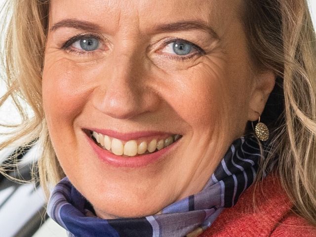 Emma Begley spricht nun für Rolls Royce - Bild 1