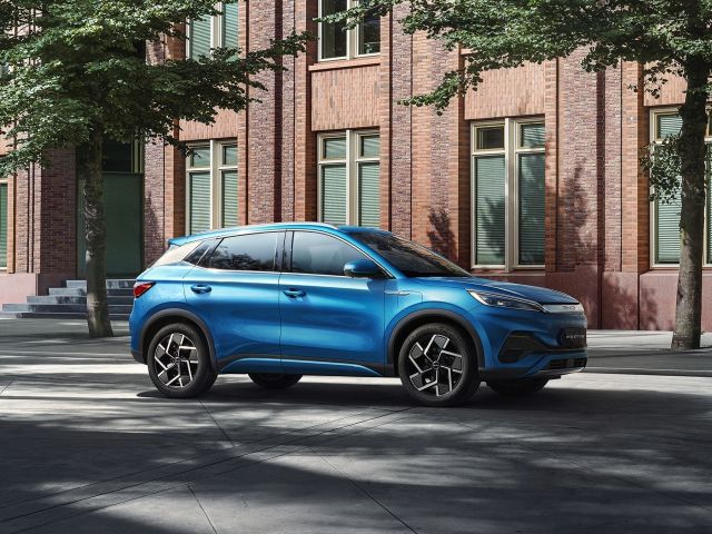 Paris 2022: Großer Auftritt gleich mit drei Elektroautos - Bild 1