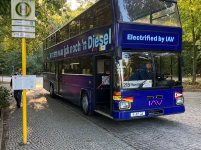 Alter MAN-Doppeldecker elektrisch auf Linie