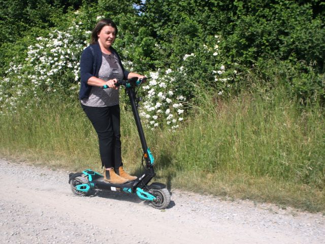 Praxistest IO Hawk Legacy: E-Scooter für Wald und Flur - Bild 1
