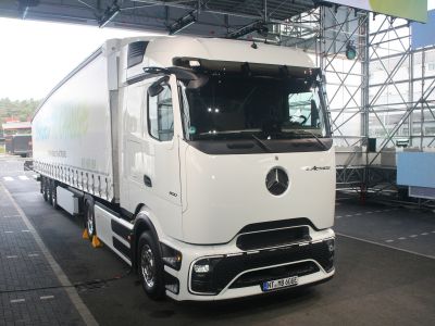 Der Mercedes-Benz e-Actros geht auf die lange Strecke
