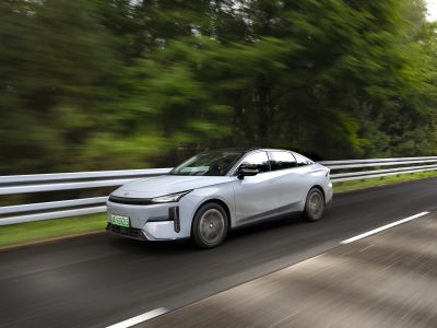 Diese Limousine hat es faustdick unter der Haube