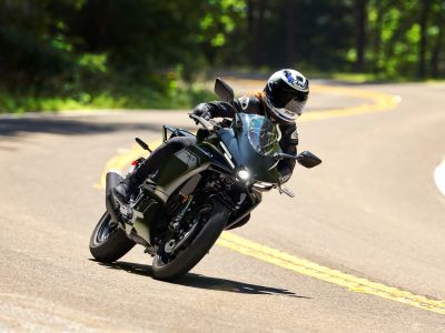 Yamaha kleidet die R3 neu ein
