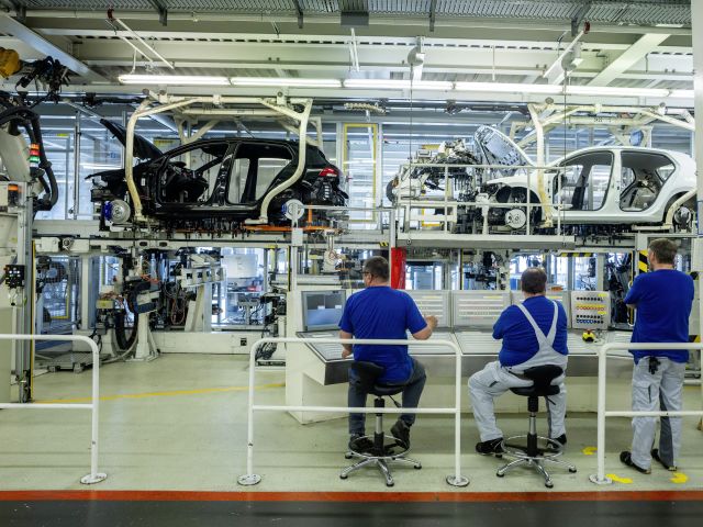 VDA: Elektromobilität kostet jeden dritten Job - Bild 1