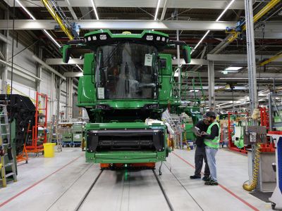 John Deere verlängert Beschäftigungsgarantie