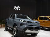 Toyota Hilux: Der Pick-up fährt erstmals auch vollelektrisch - Bild 2